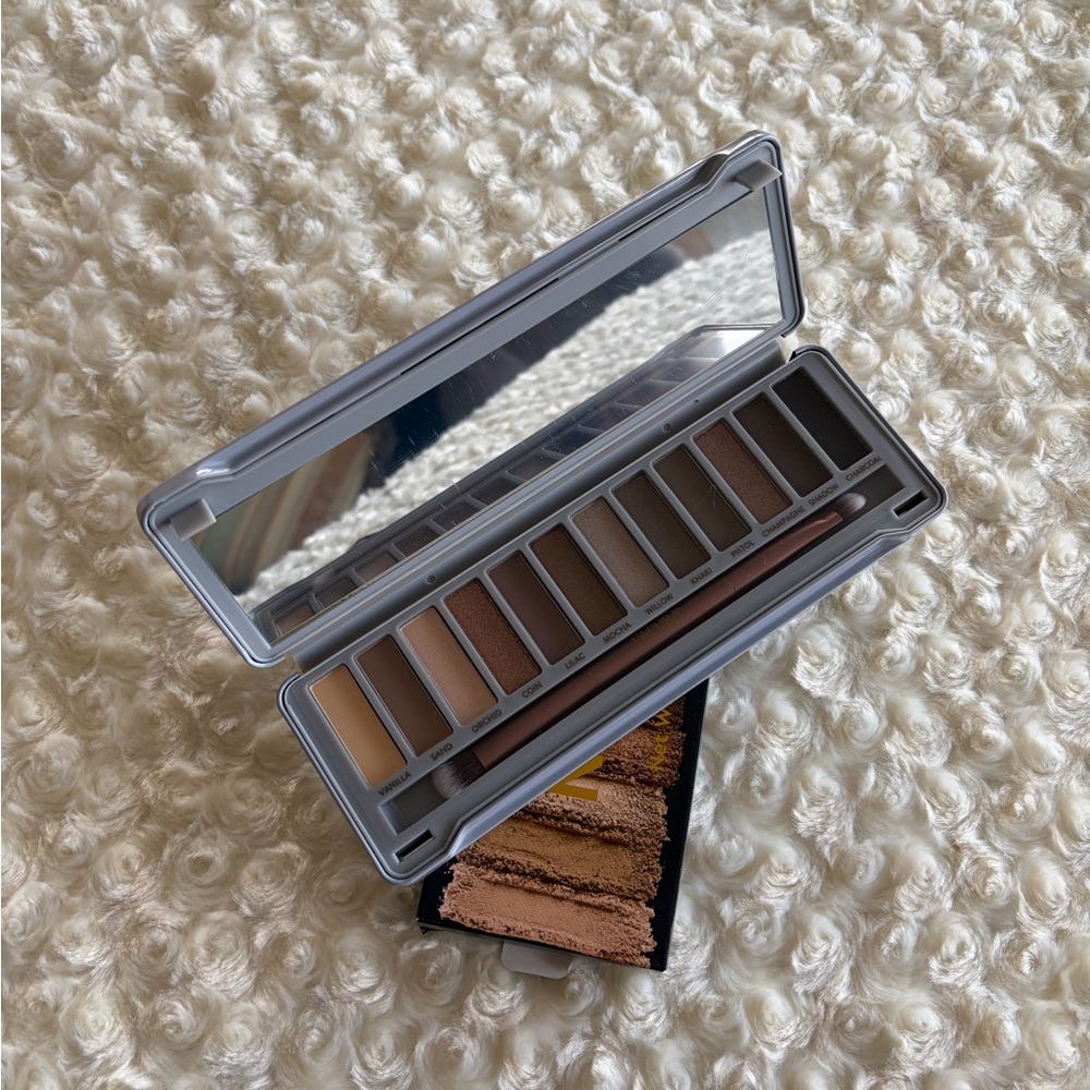 New Lacura Two Neutral Eyeshadow Palette with Brush